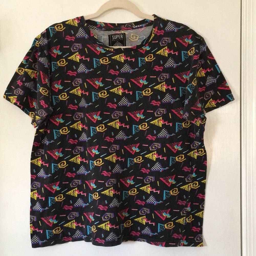 Super Massive retro tee